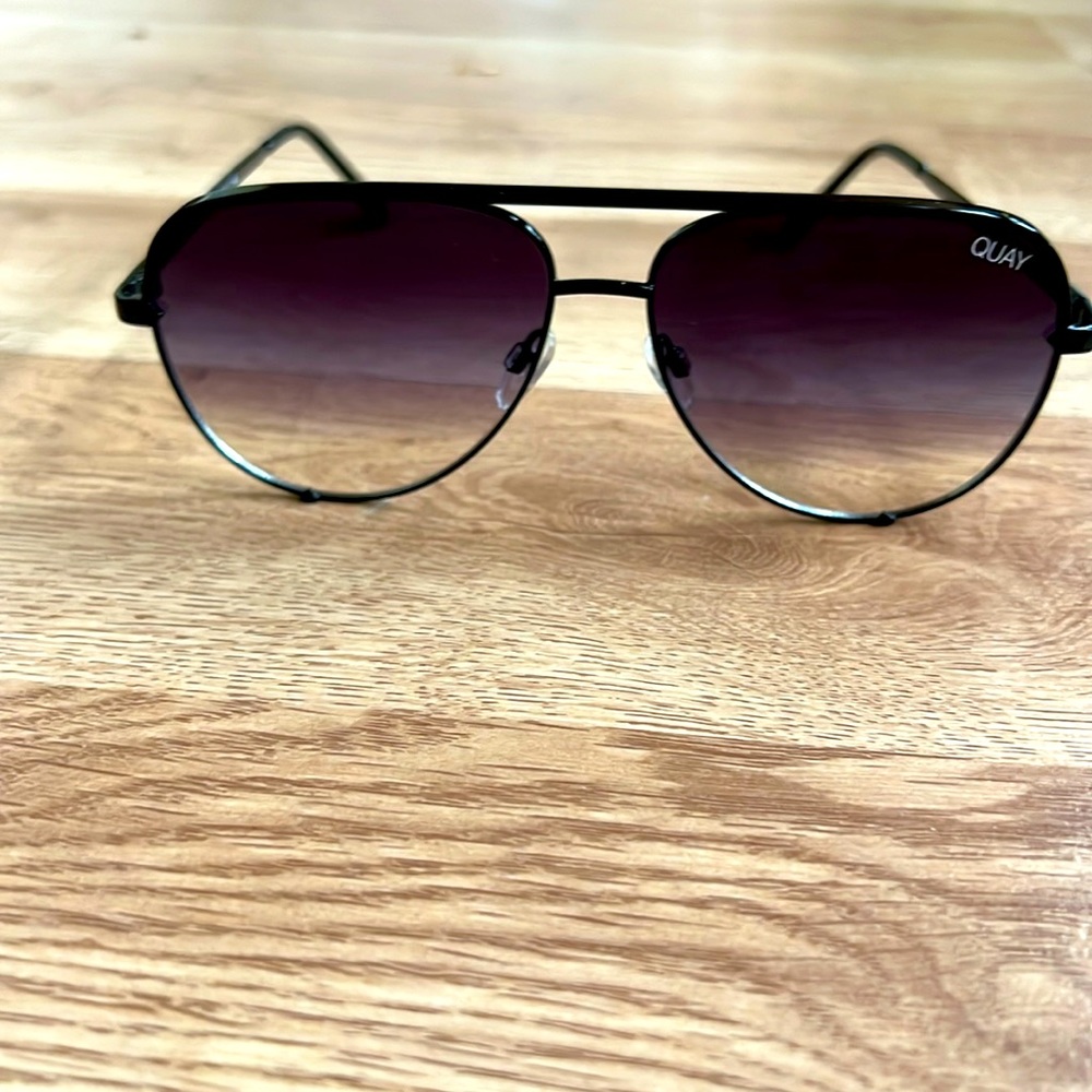 QUAY Sunglasses High Key Aviator